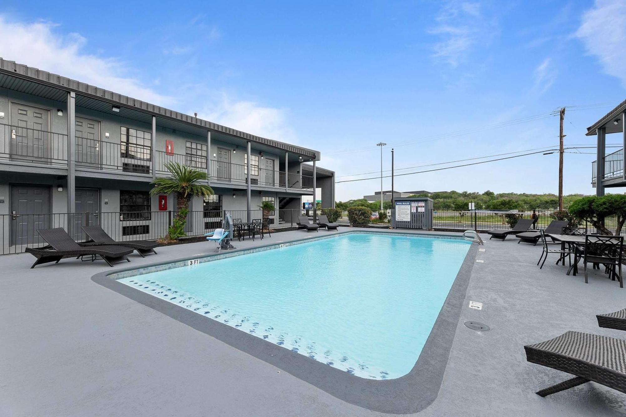 Days Inn By Wyndham San Antonio Near Lackland Afb Exterior foto